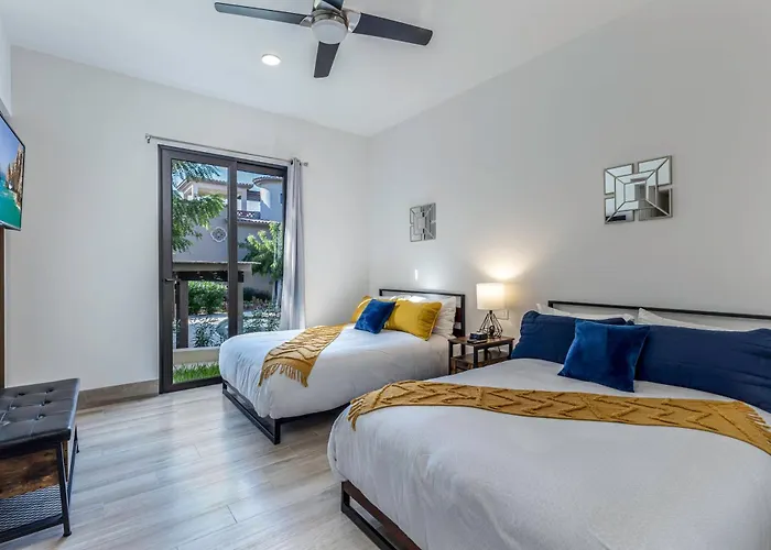 Holiday home Deluxe Ground Floor 3 Bedroom Sleeps 8 With Amenities
