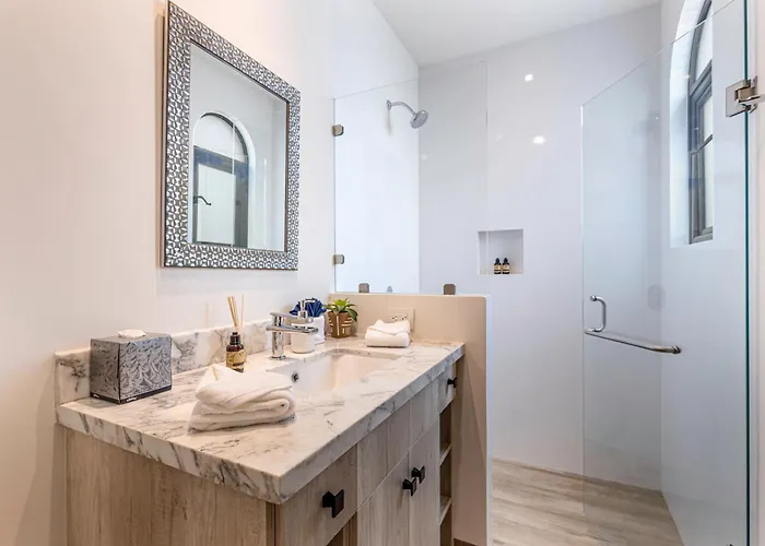 Holiday home Deluxe Ground Floor 3 Bedroom Sleeps 8 With Amenities