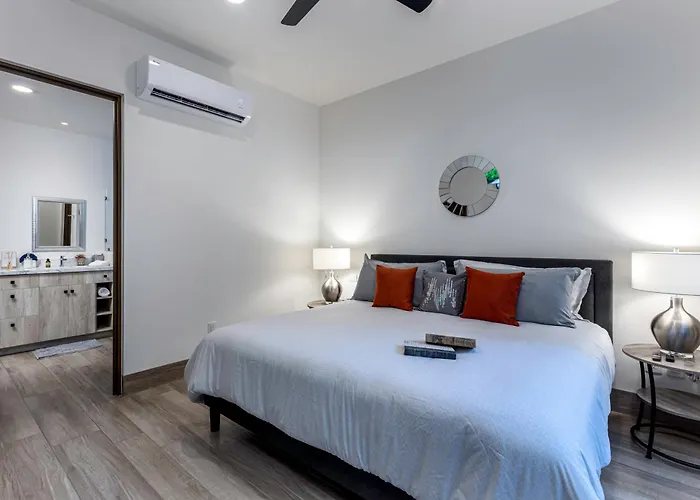 Deluxe Ground Floor 3 Bedroom Sleeps 8 With Amenities Holiday home *